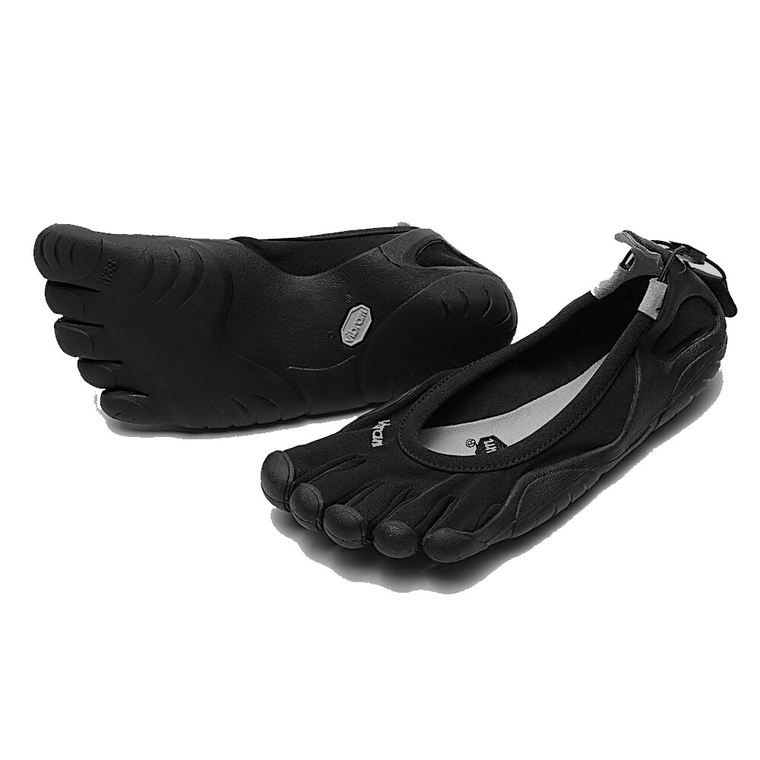 Ett par svarta Vibram FiveFingers tåskor med separat fack för varje tå